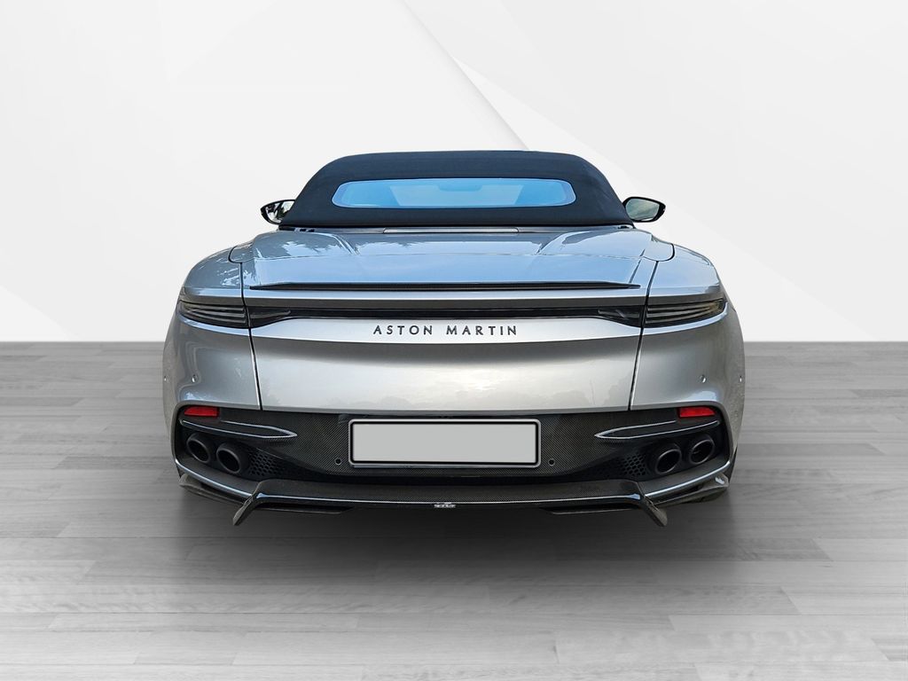 Aston Martin DBS 2024