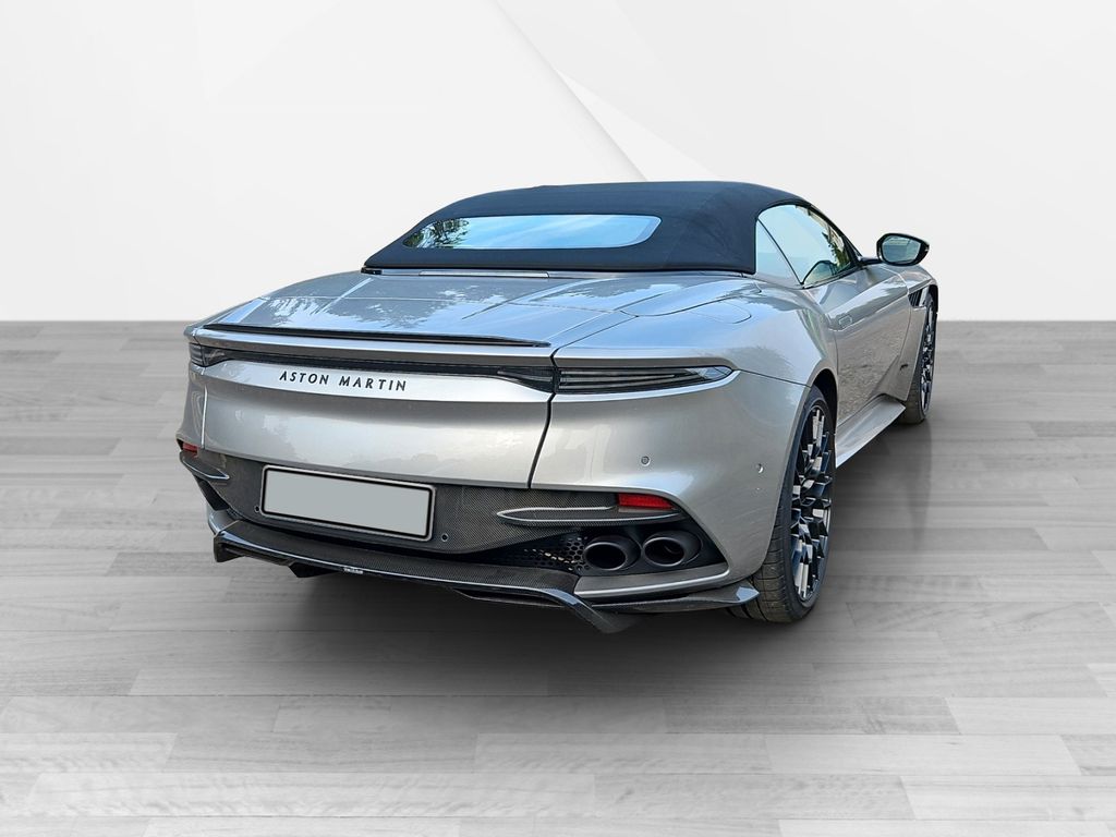 Aston Martin DBS 2024