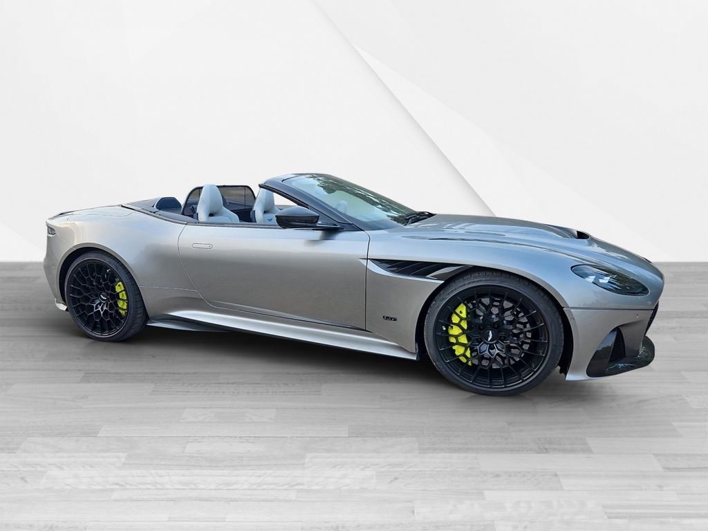 Aston Martin DBS 2024