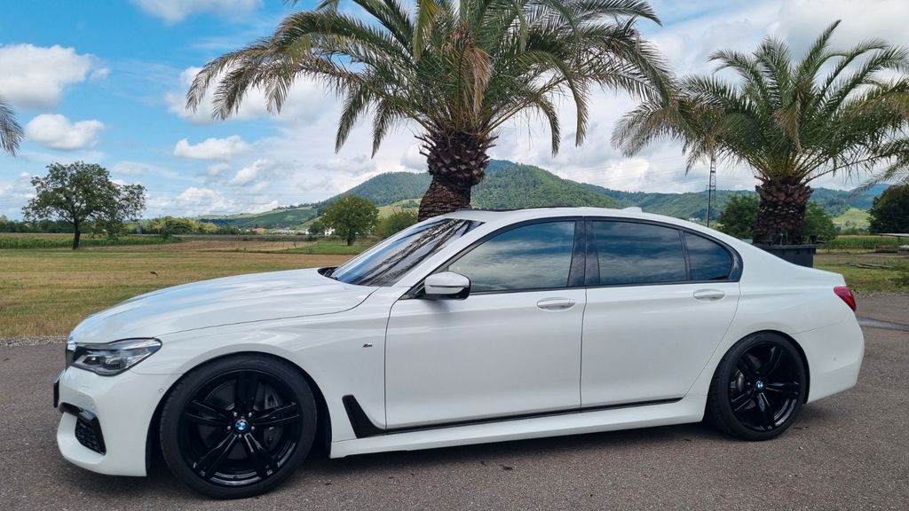 BMW 750 2017