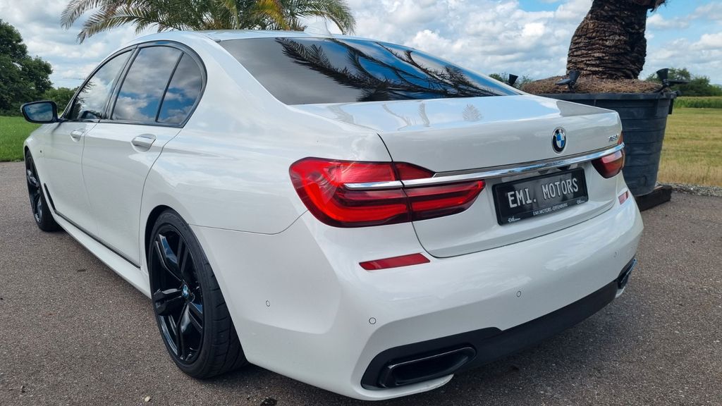BMW 750 2017