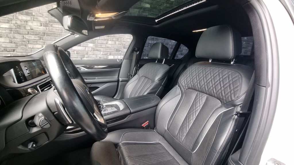 BMW 750 2017