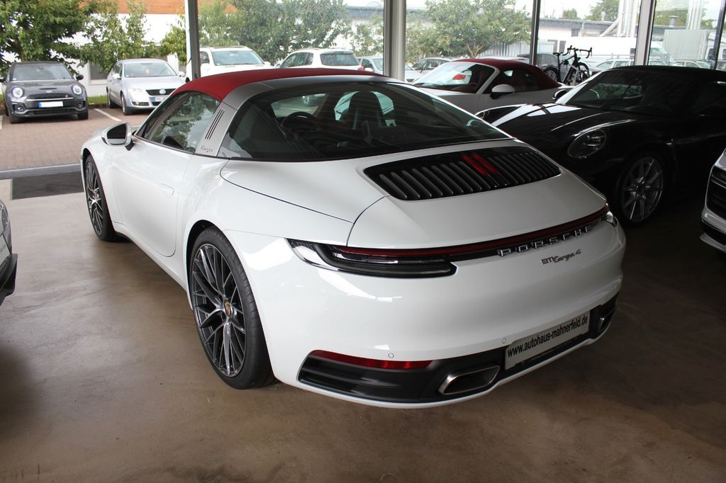 Porsche 992 2025