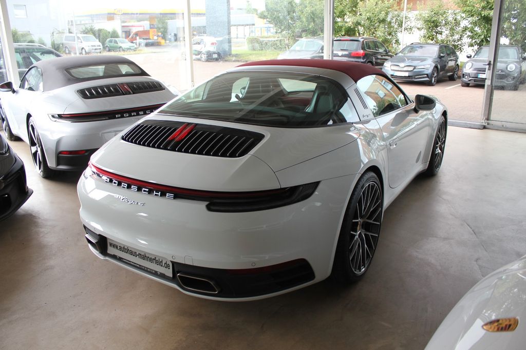 Porsche 992 2025