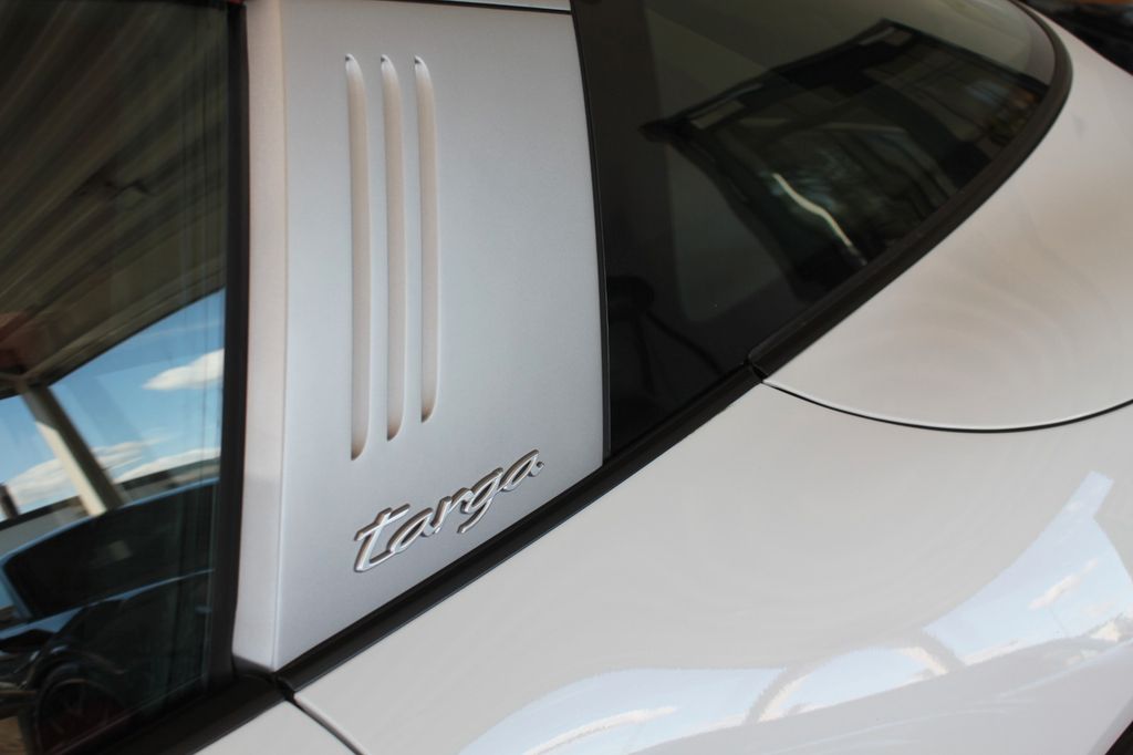 Porsche 992 2025
