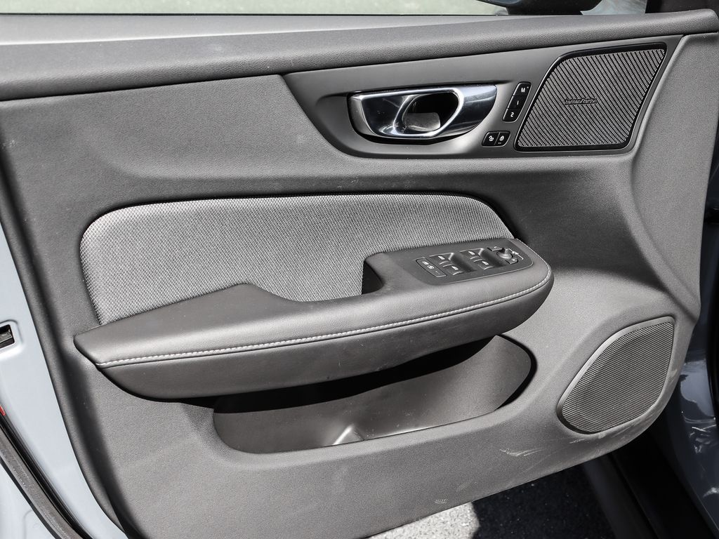 Volvo V60 Cross Country 2023