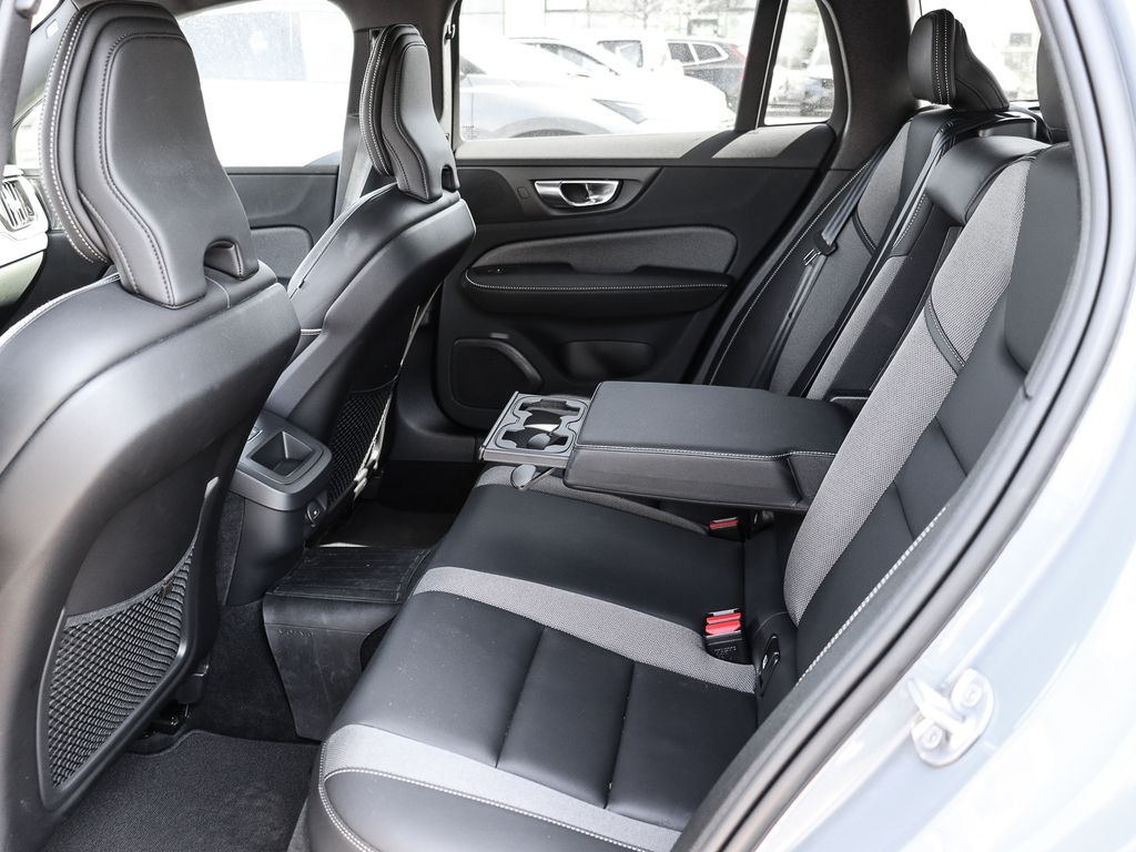 Volvo V60 Cross Country 2023