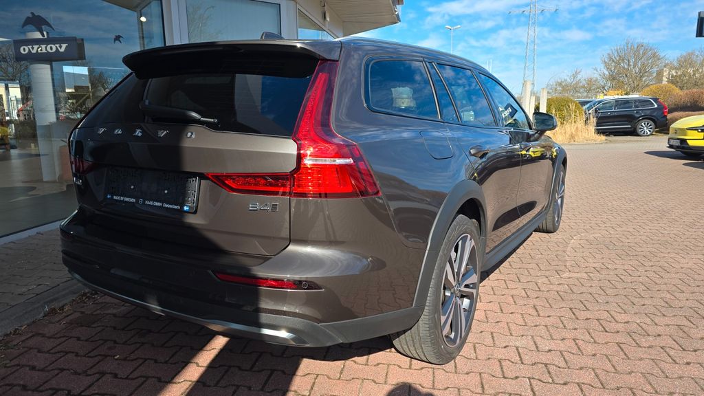 Volvo V60 Cross Country 2024
