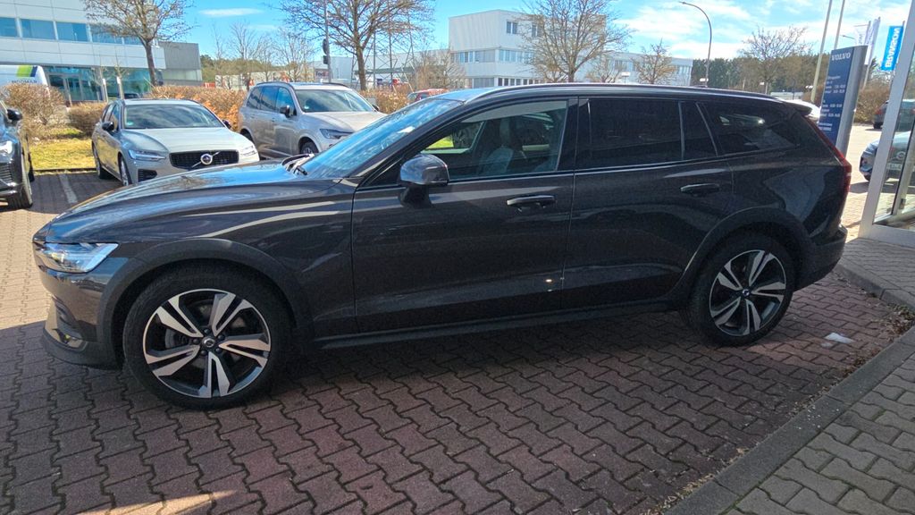 Volvo V60 Cross Country 2024
