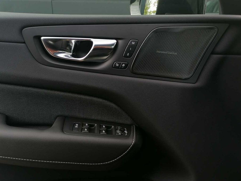 Volvo XC60 2025