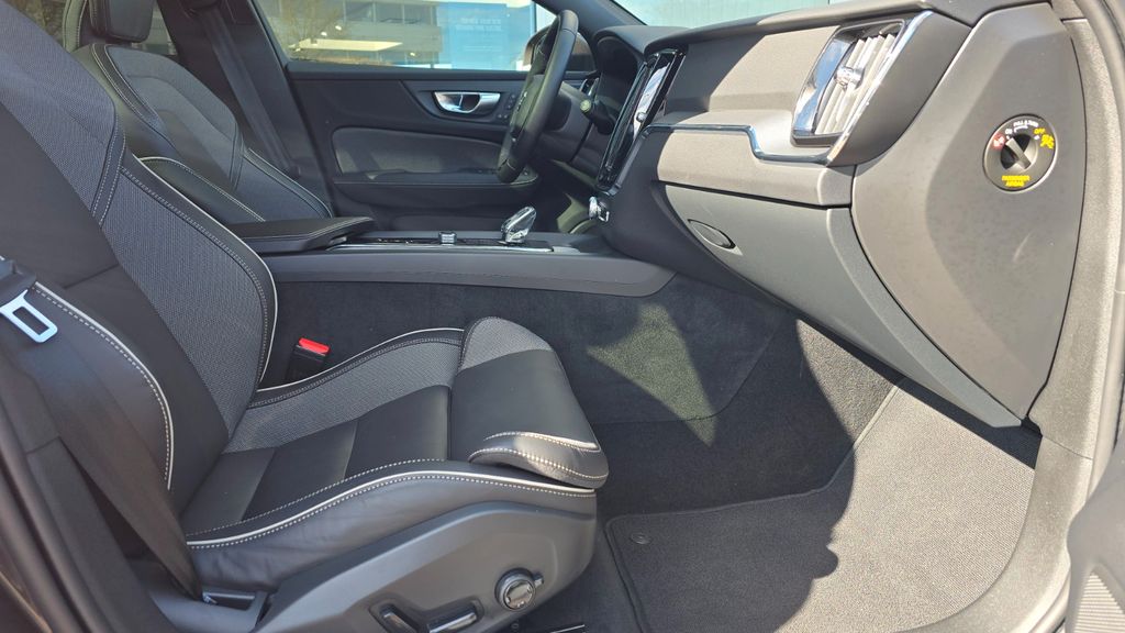 Volvo V60 Cross Country 2024