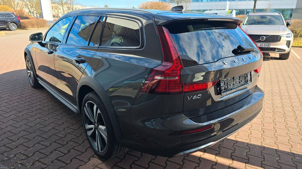 Volvo V60 Cross Country 2024