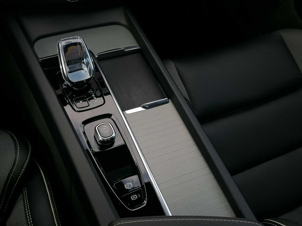Volvo XC60 2025