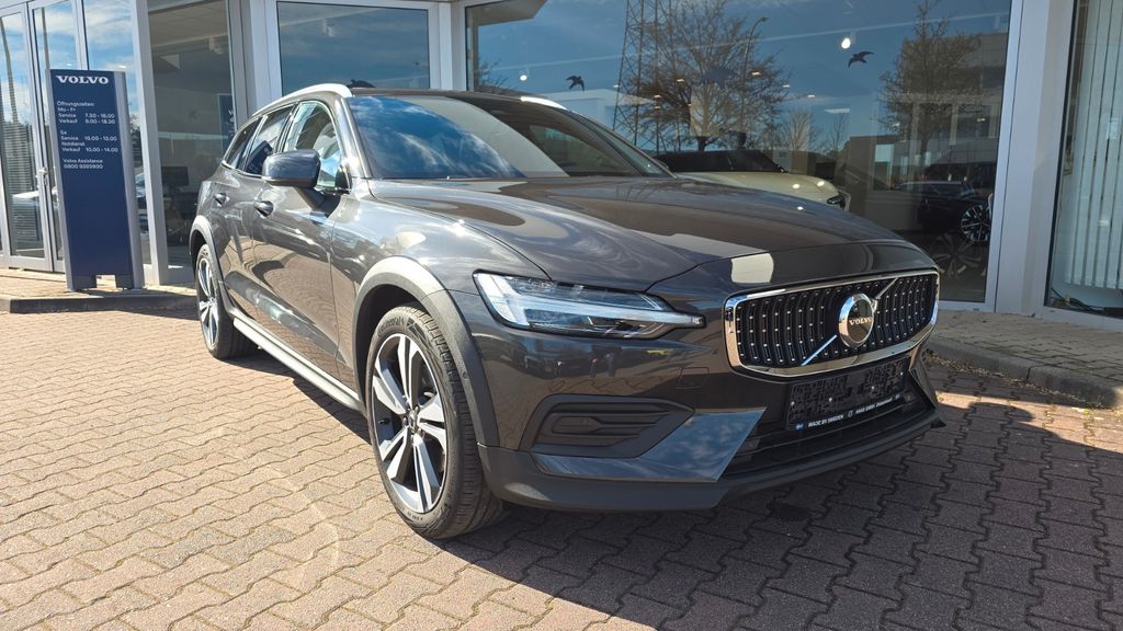 Volvo V60 Cross Country 2024