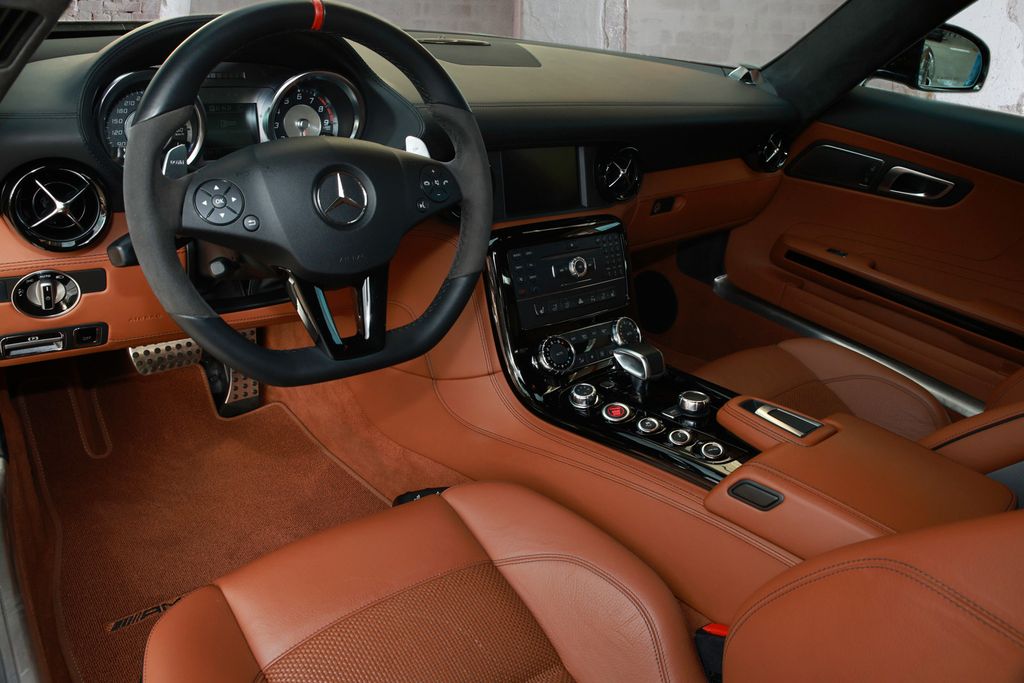 Mercedes-Benz SLS AMG 2013