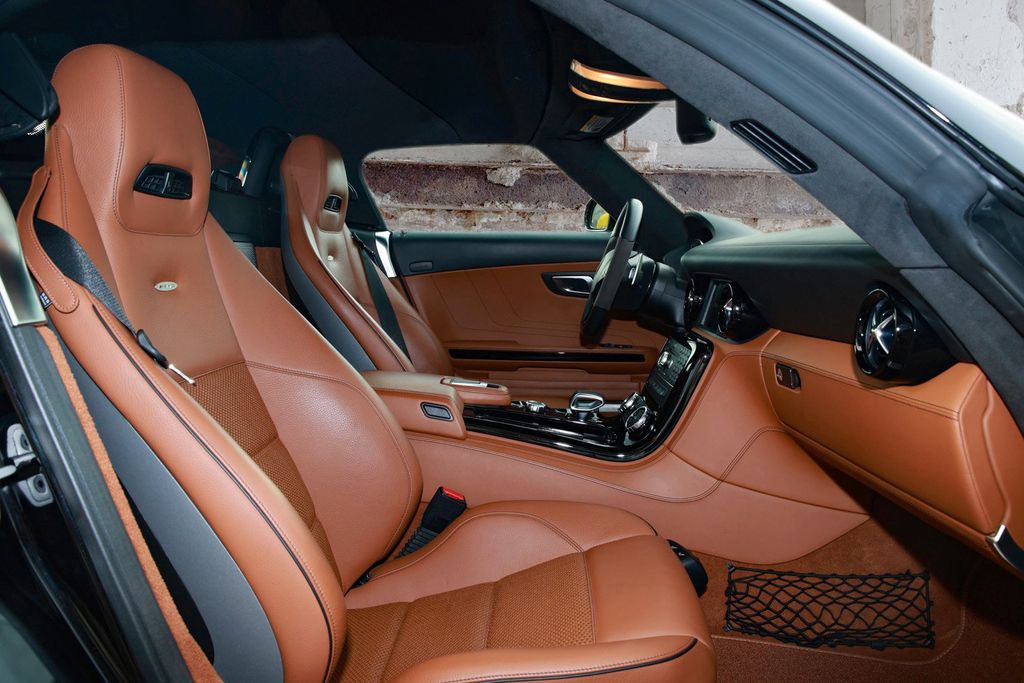 Mercedes-Benz SLS AMG 2013