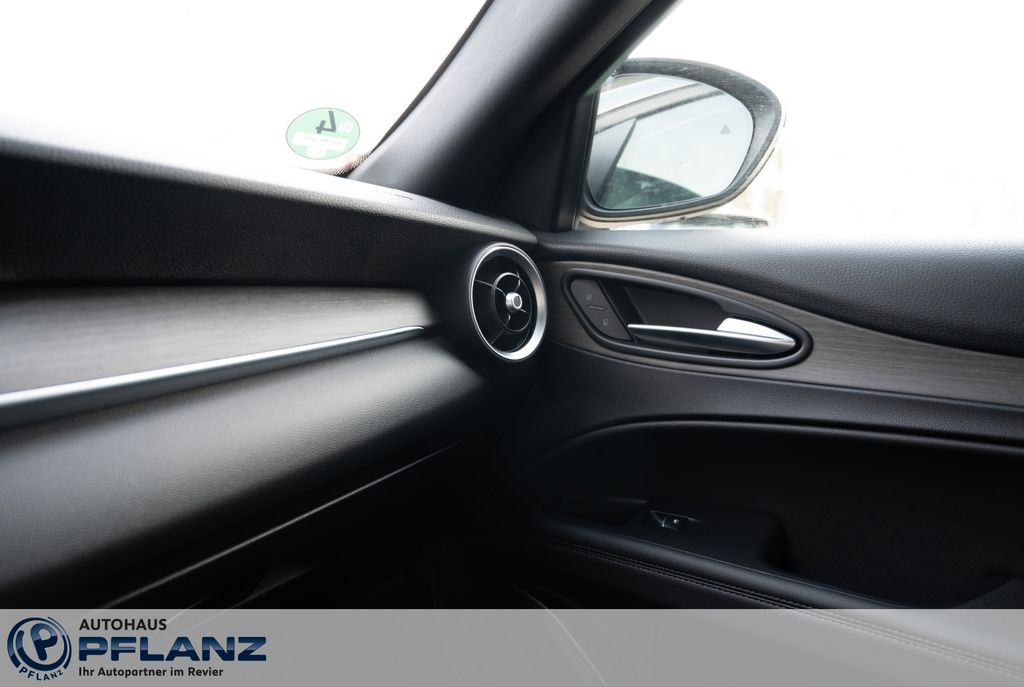 Alfa Romeo Stelvio 2023