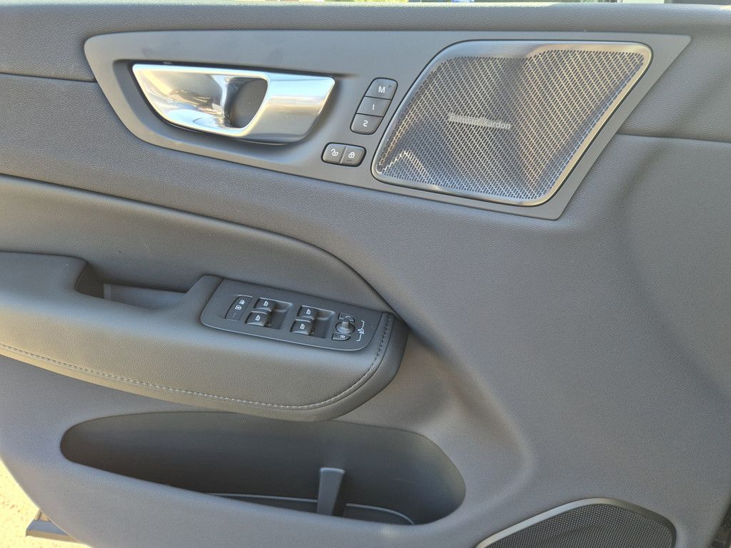 Volvo XC60 2025