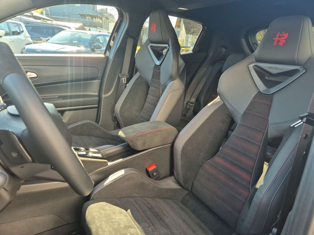 Alfa Romeo Junior 2025