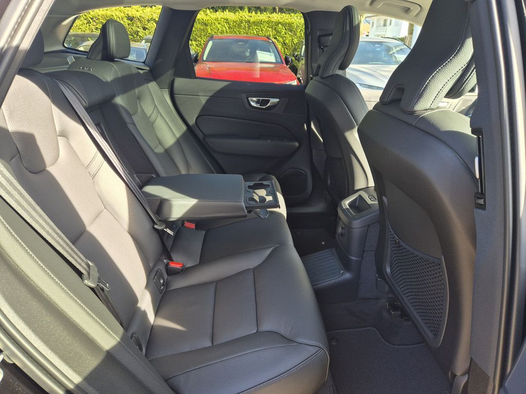Volvo XC60 2025