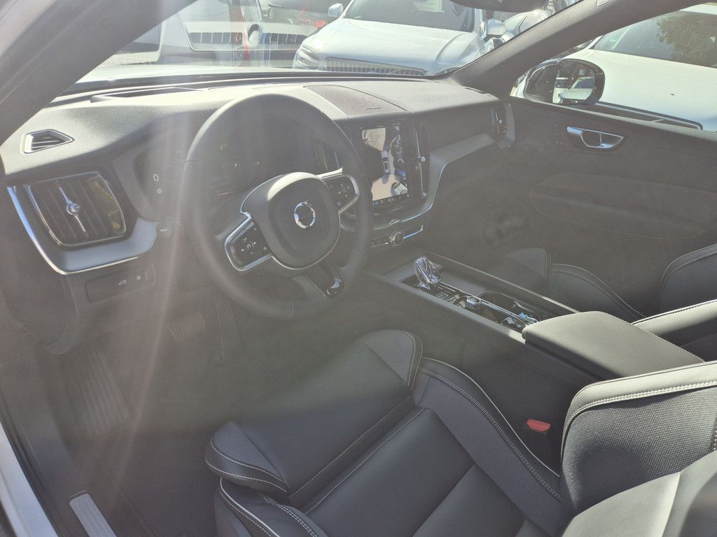 Volvo XC60 2025
