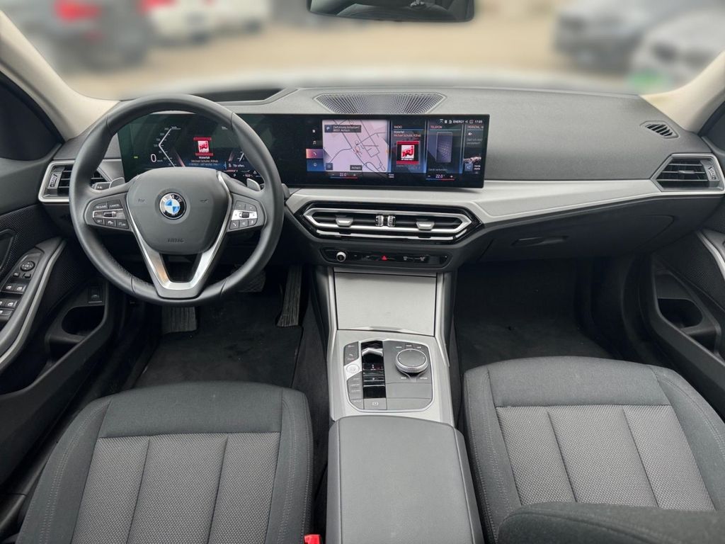 BMW 318 2022