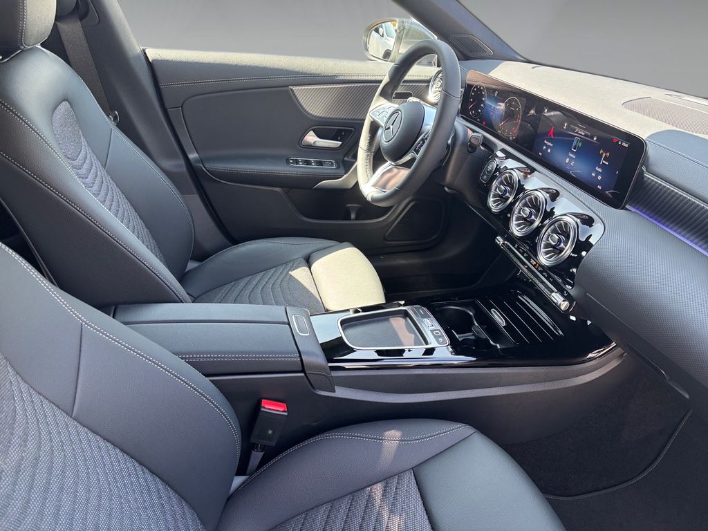 Mercedes-Benz CLA 200 2025