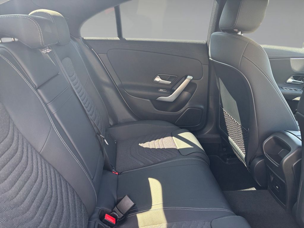 Mercedes-Benz CLA 200 2025