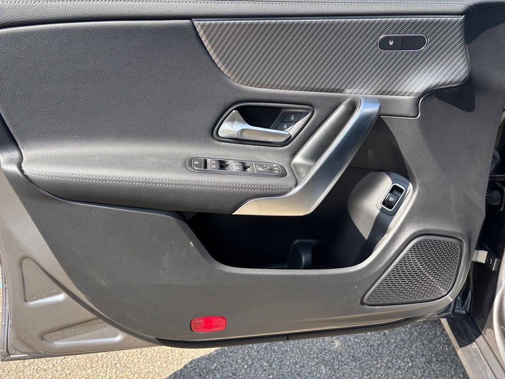 Mercedes-Benz CLA 200 2025