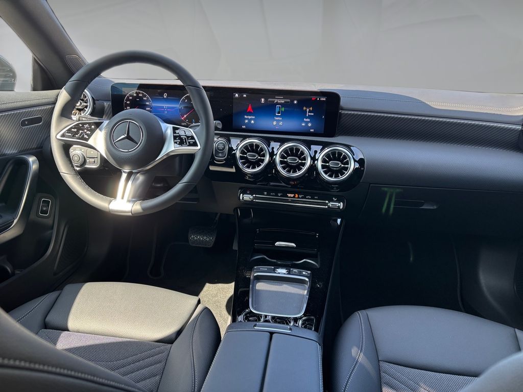 Mercedes-Benz CLA 200 2025