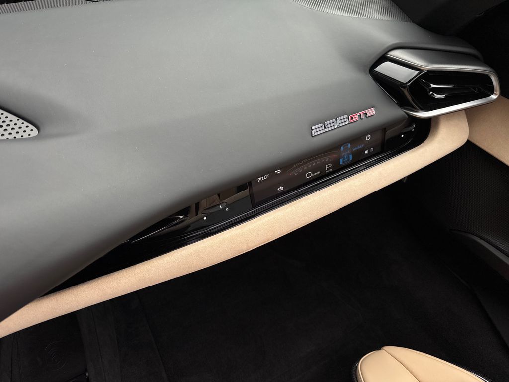 Ferrari 296 GTS 2024