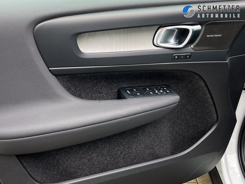 Volvo XC40 2025