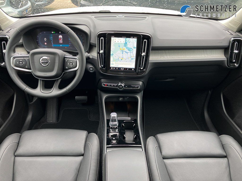 Volvo XC40 2025
