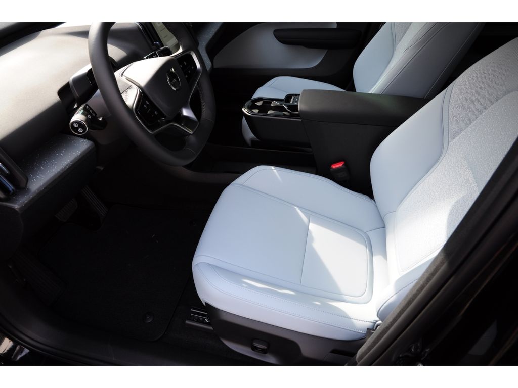 Volvo EX30 2024