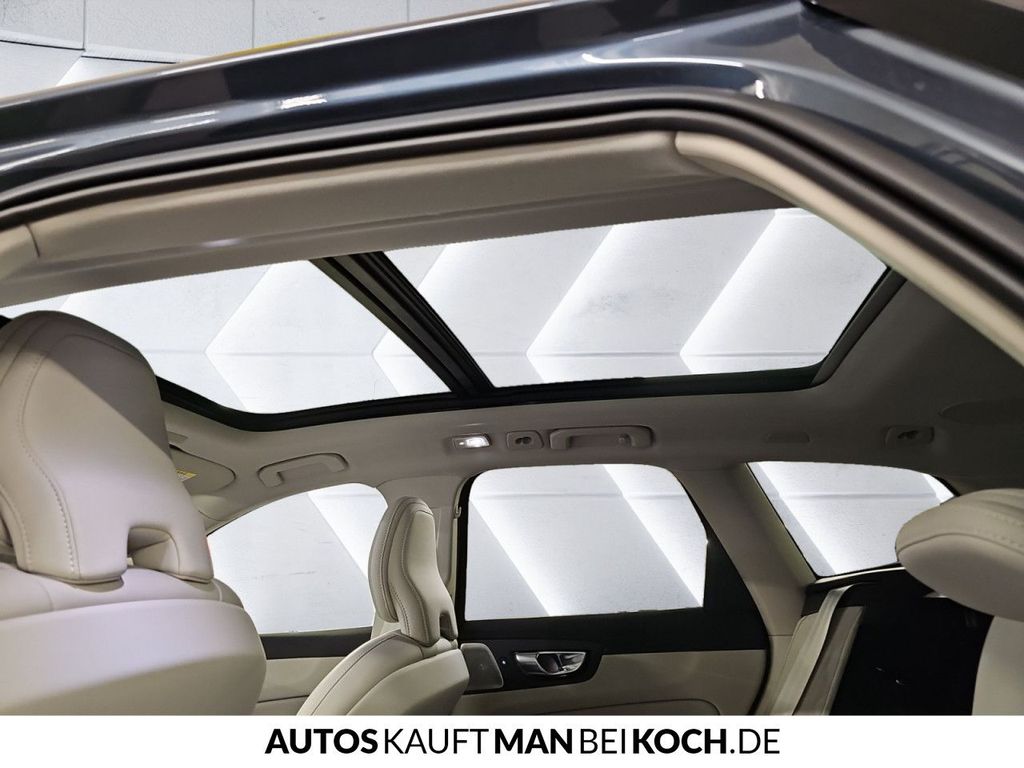 Volvo XC60 2025