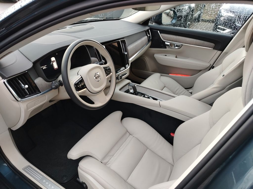 Volvo V90 Cross Country 2023