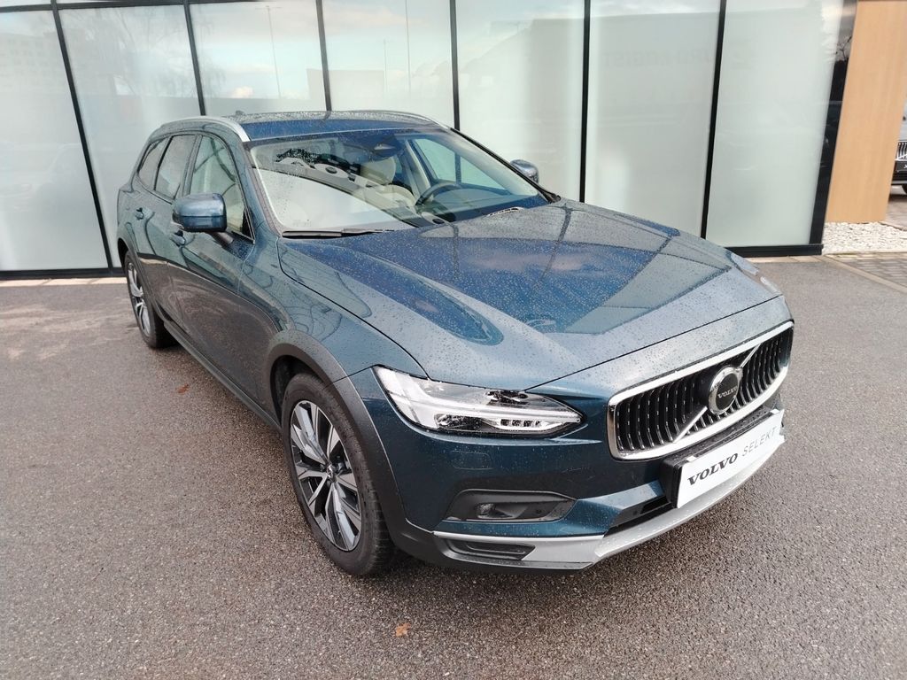 Volvo V90 Cross Country 2023