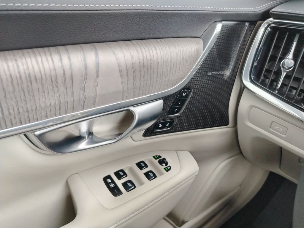 Volvo V90 Cross Country 2023