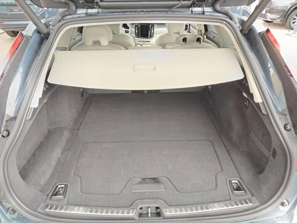 Volvo V90 Cross Country 2023