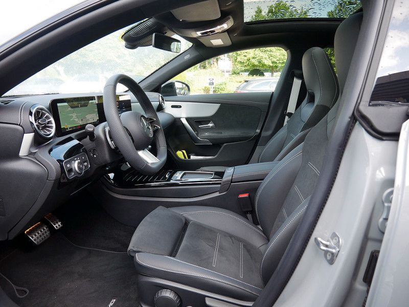 Mercedes-Benz CLA 200 2025