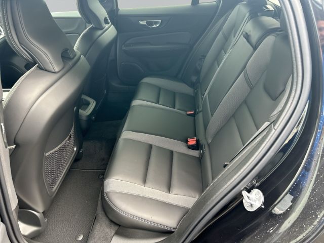 Volvo V60 2025
