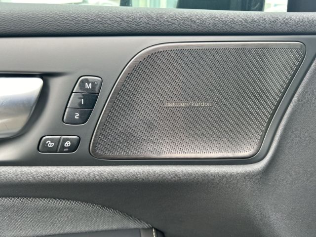 Volvo V60 2025