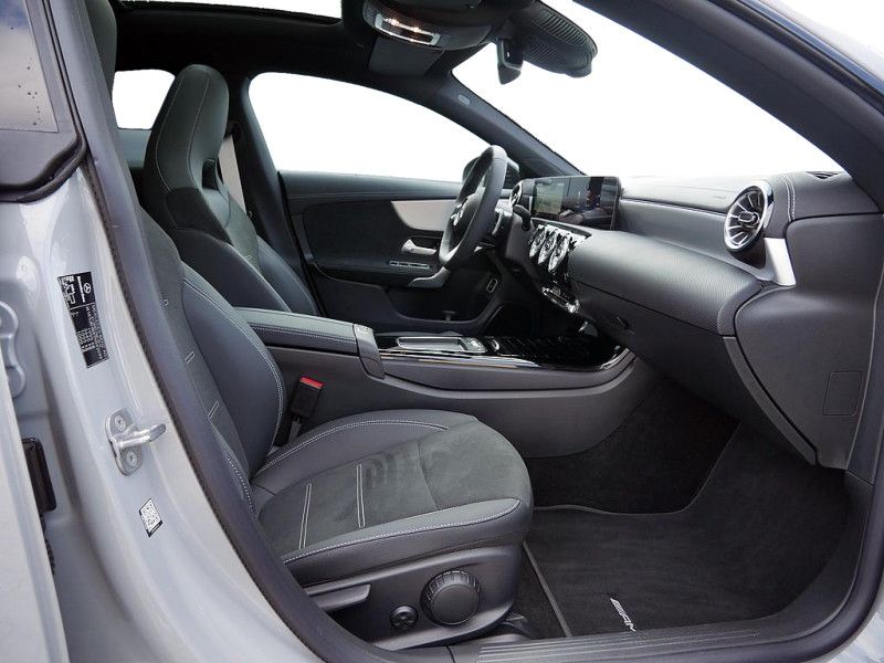 Mercedes-Benz CLA 200 2025