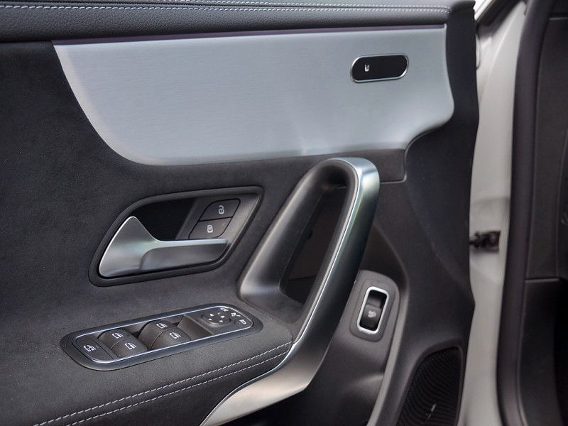 Mercedes-Benz CLA 200 2025