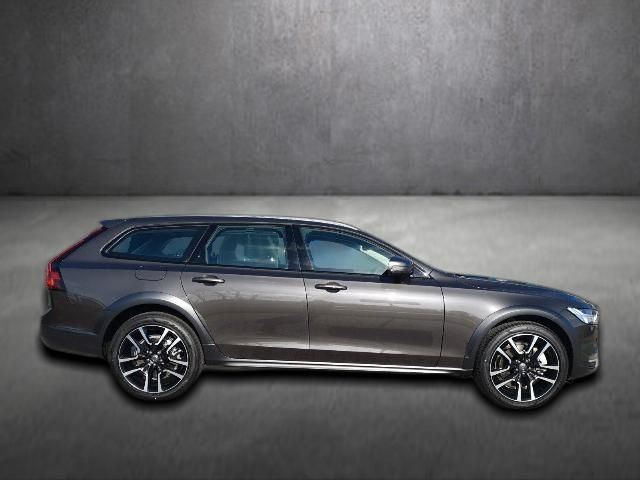 Volvo V90 Cross Country 2023