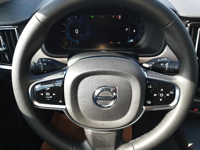 Volvo V90 Cross Country 2023