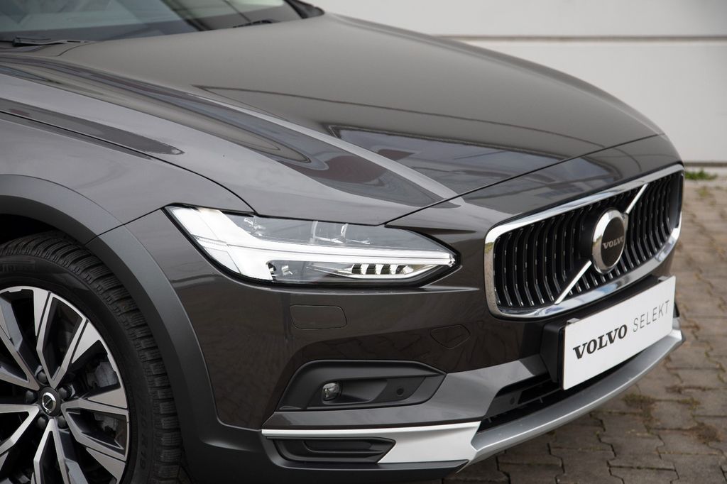 Volvo V90 Cross Country 2023