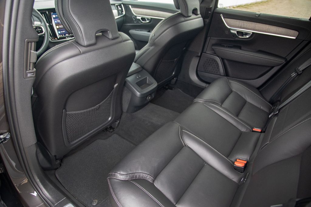 Volvo V90 Cross Country 2023