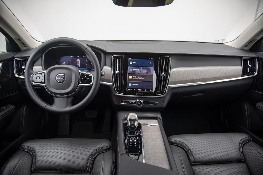 Volvo V90 Cross Country 2023