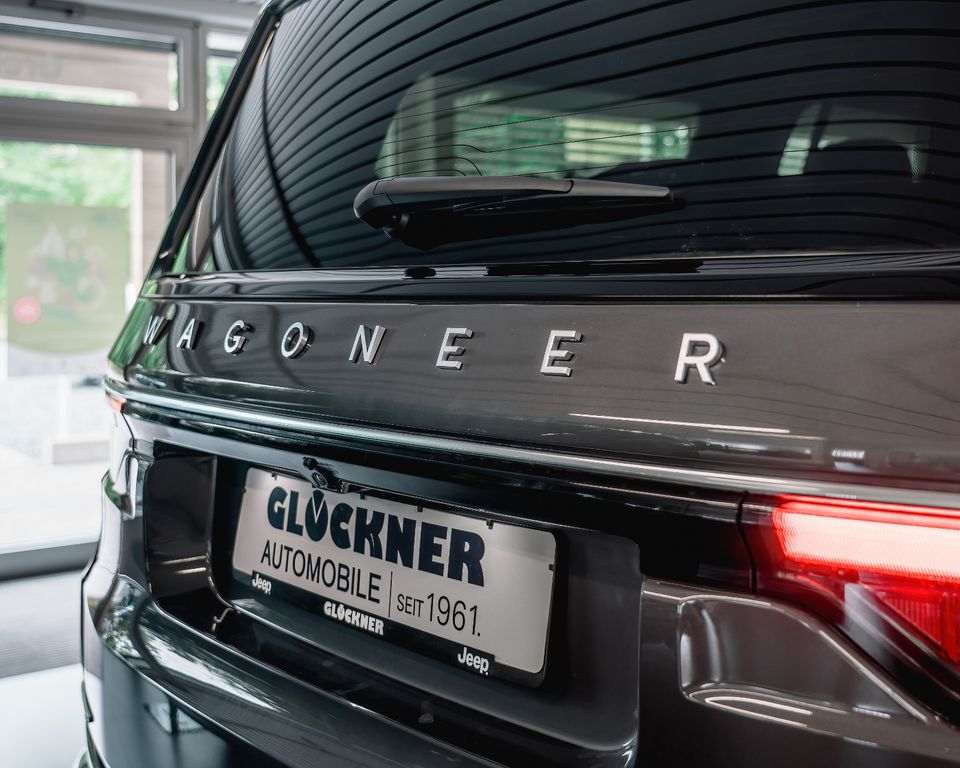 Jeep Wagoneer